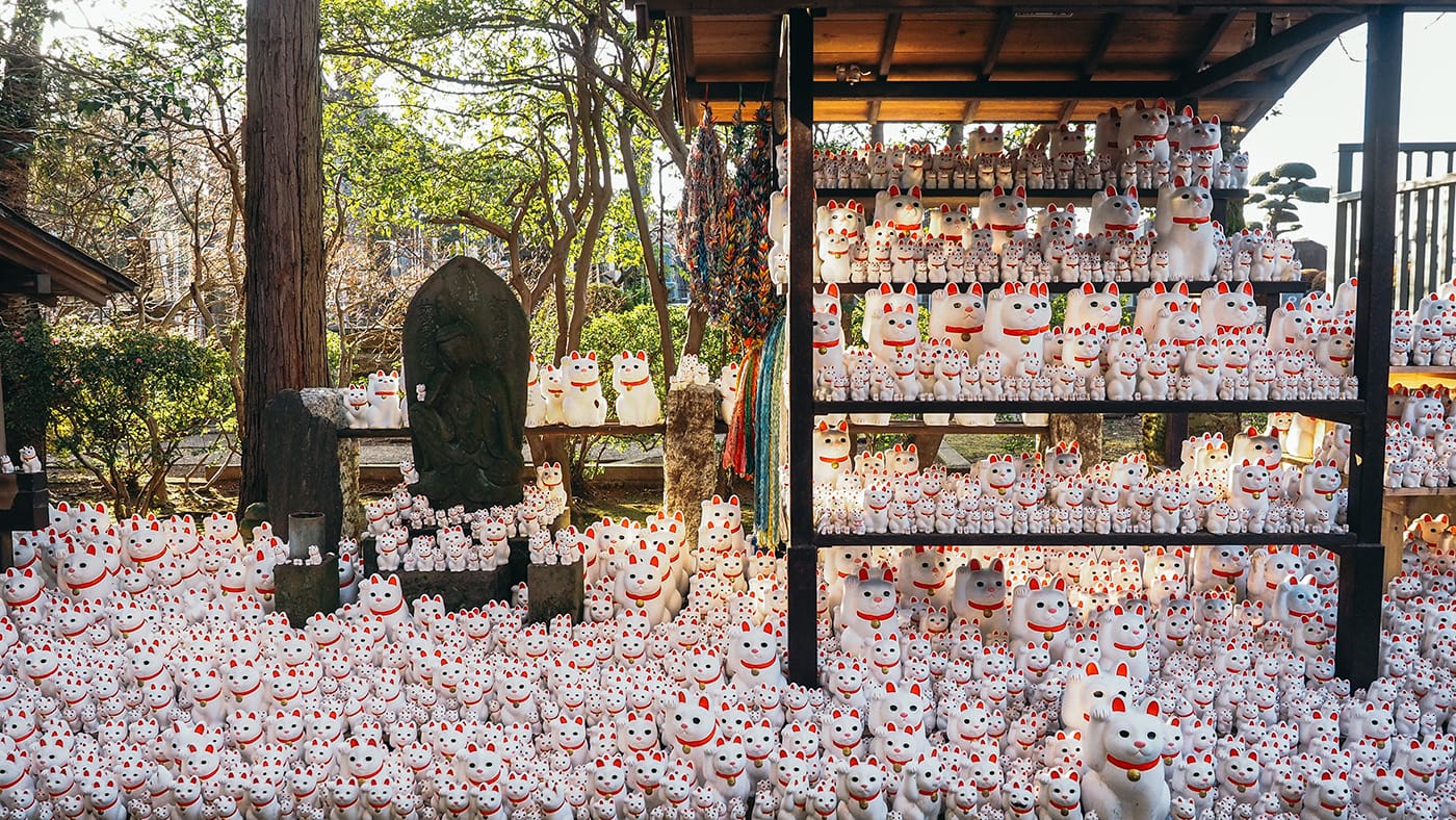 Japan - Gotokuji Temple - Ceramic neko for good luck