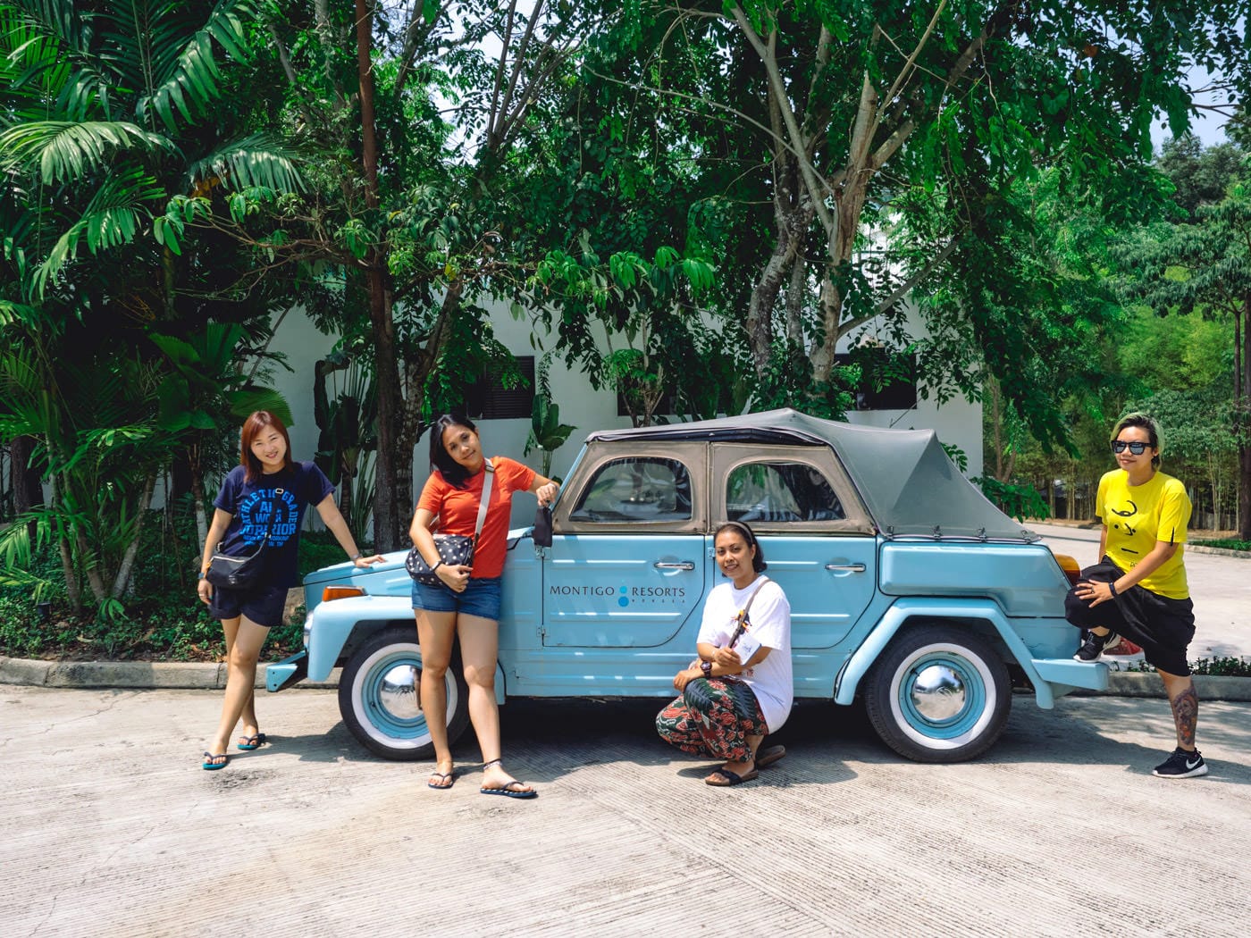Indonesia - Montigo - Wefie on arrival with a vintage car