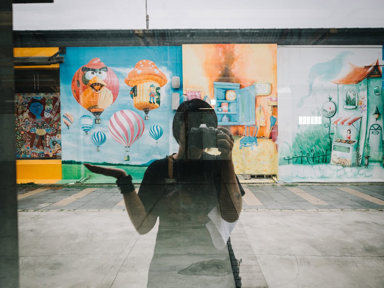 Tainan - Beimen - Selfie with wall art
