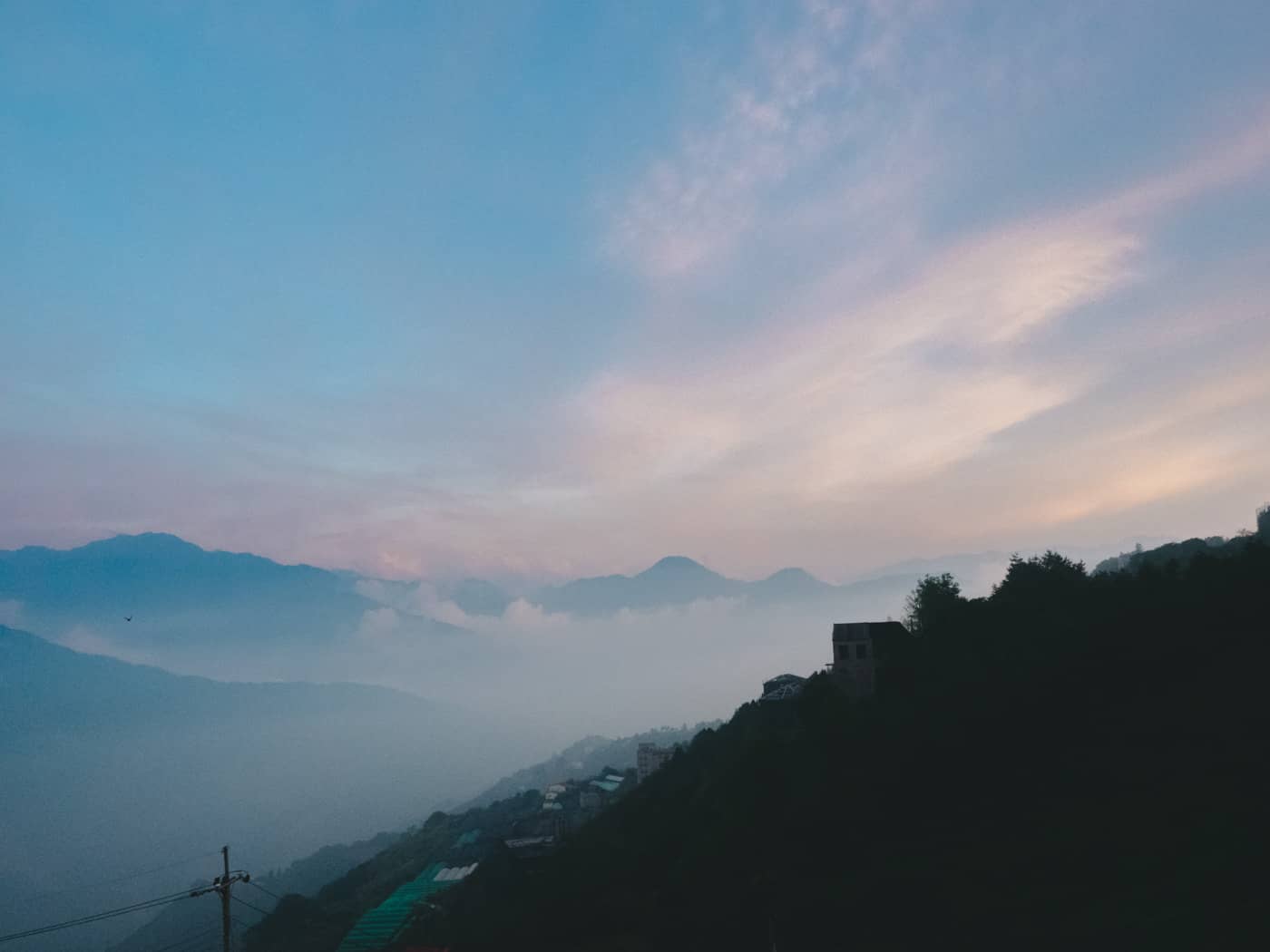 Taiwan - Qingjing - foggy mountain caps
