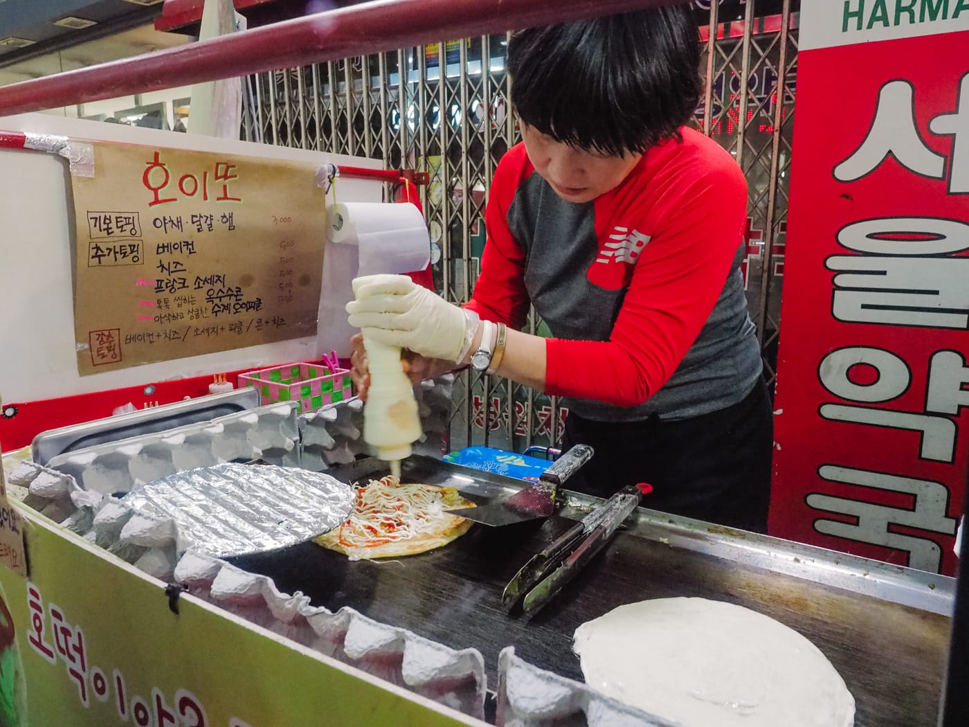Korea - Olleh Market - Pancake in the making