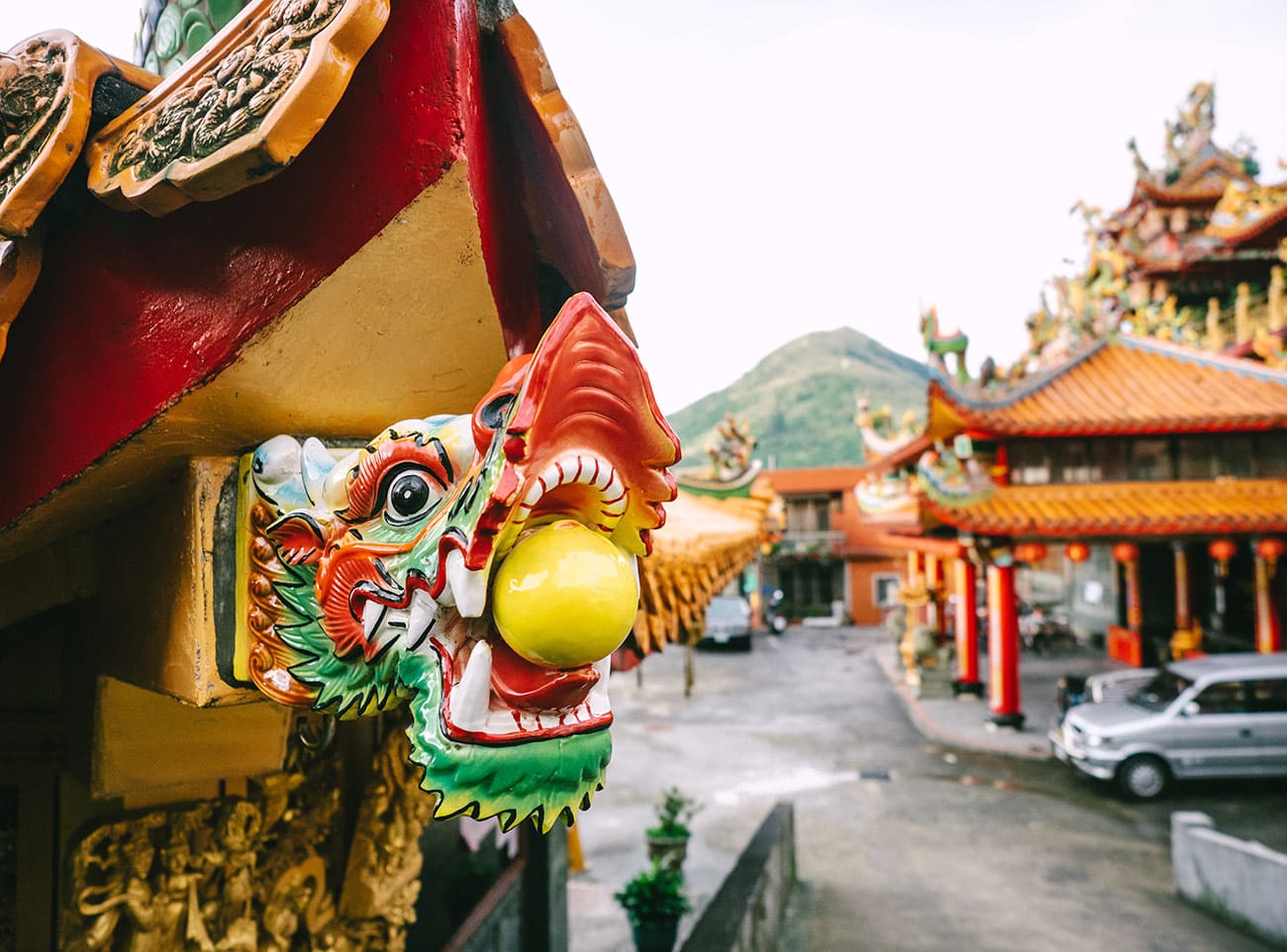 Taipei Jiufen - Shengming Temple dragon statue
