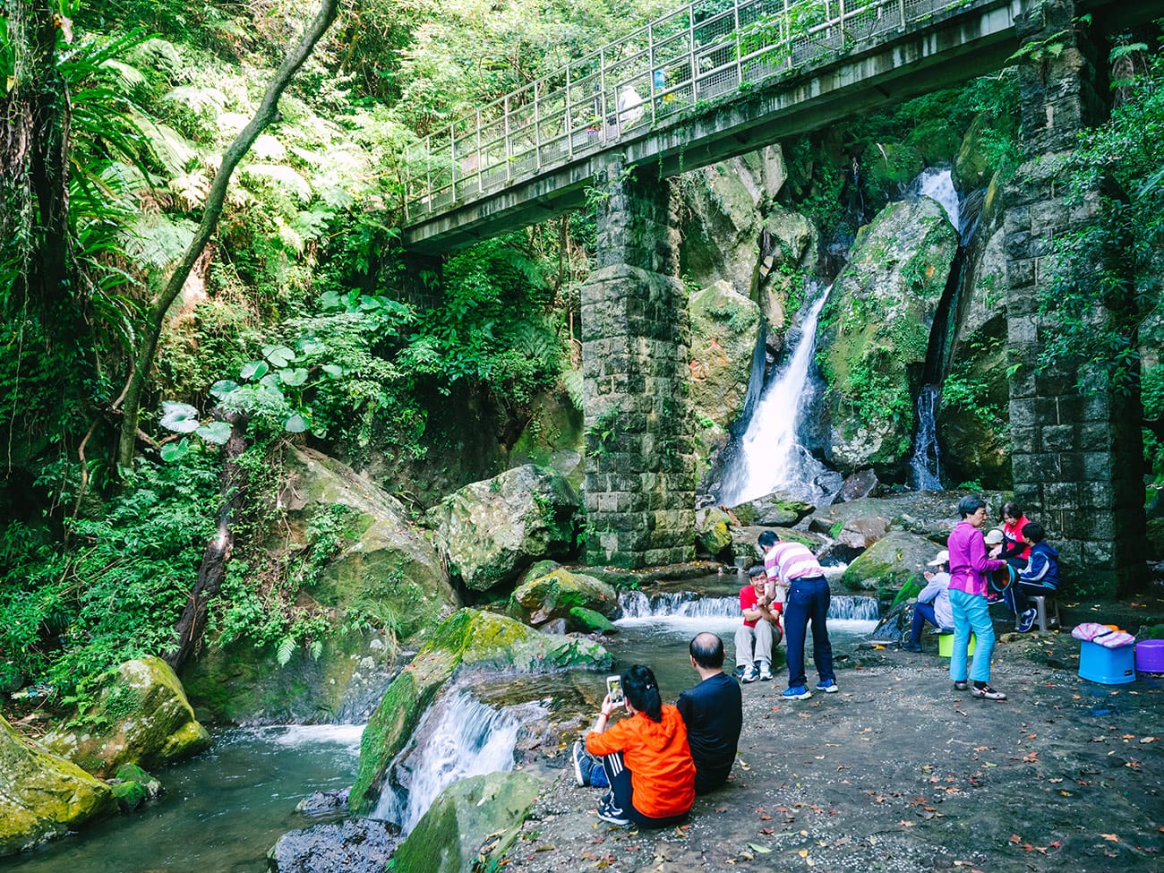 Yangmingshan - Enjoying the waterfall