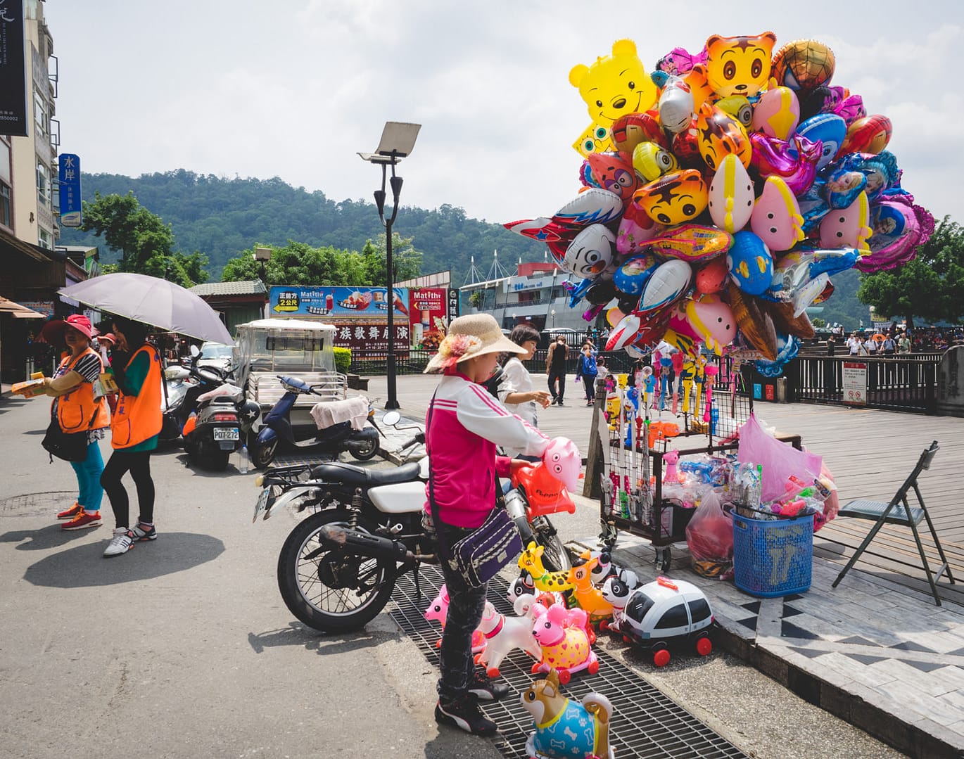 Taiwan - Nantou City - Random popup stall selling balloon